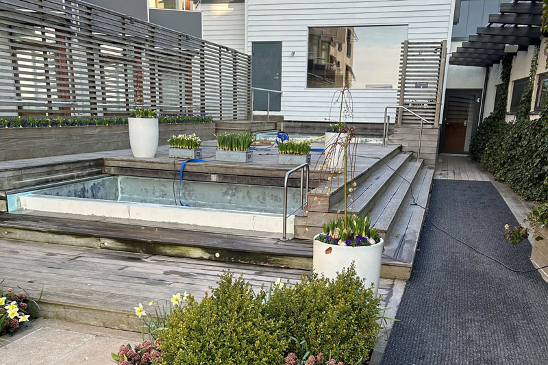 Utomhuspool hos Ess-Group, Ystadsaltsjöbad